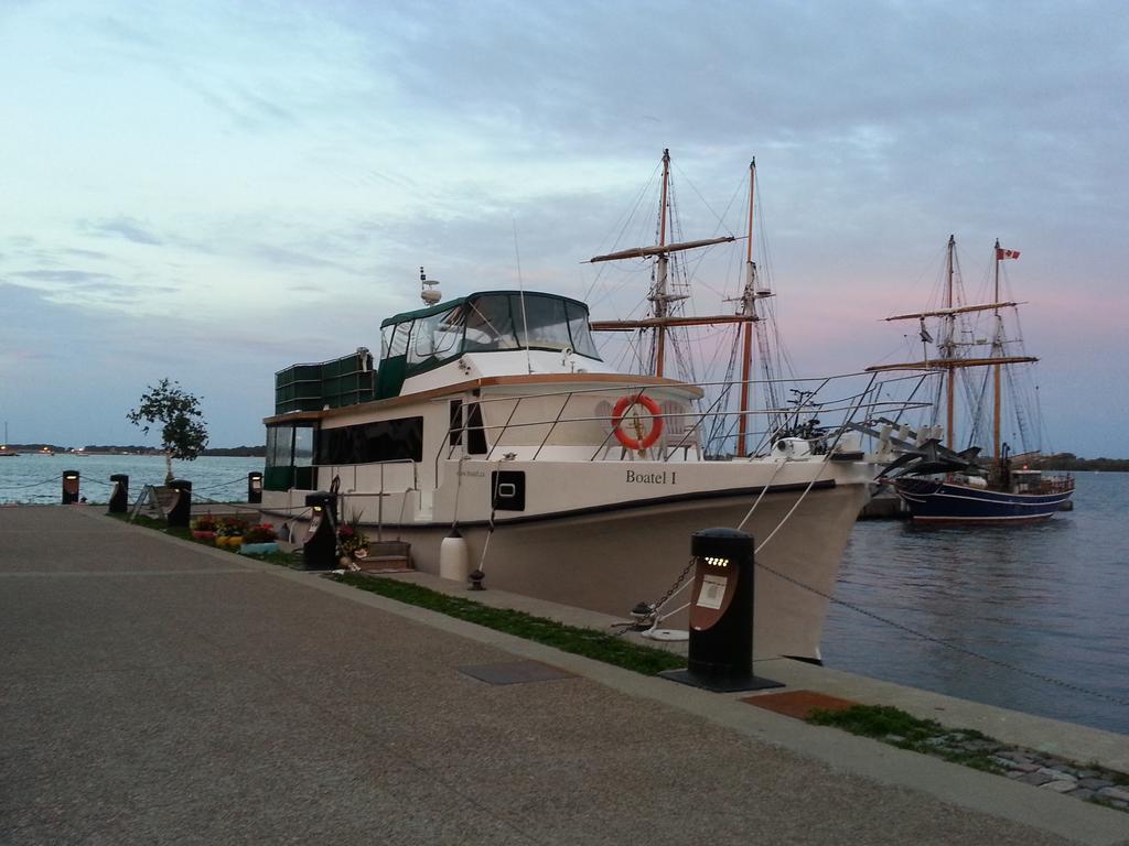 Bed and Breakfast Making Waves Boatel à Toronto Extérieur photo