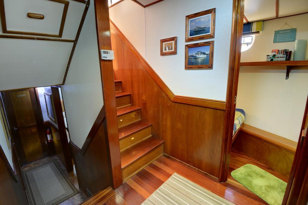 Bed and Breakfast Making Waves Boatel à Toronto Extérieur photo