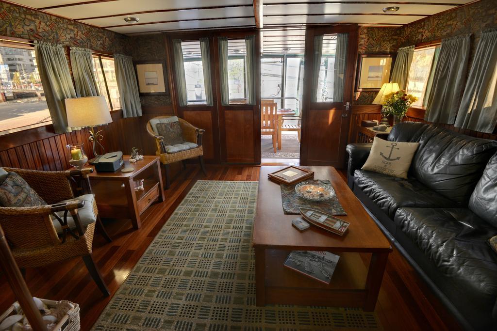 Bed and Breakfast Making Waves Boatel à Toronto Extérieur photo