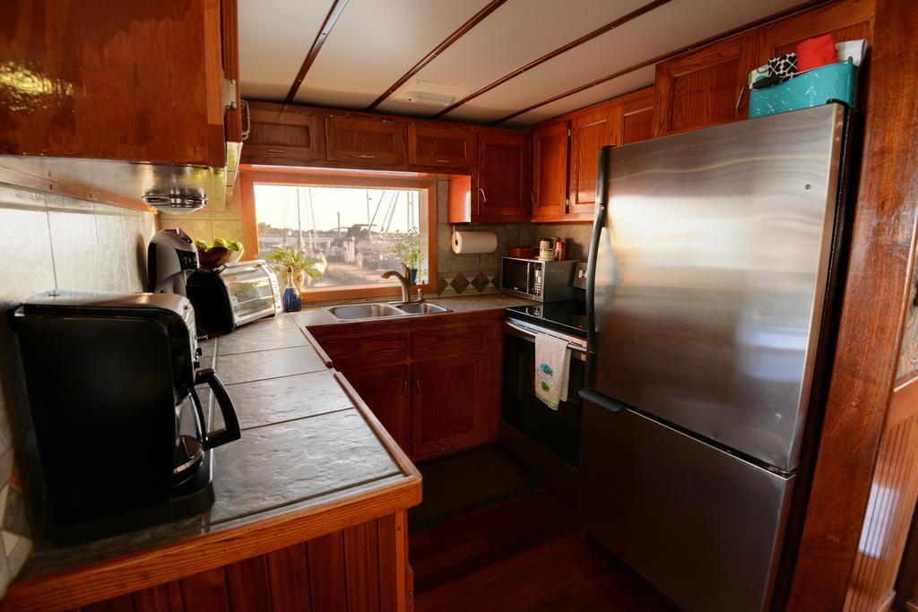 Bed and Breakfast Making Waves Boatel à Toronto Extérieur photo