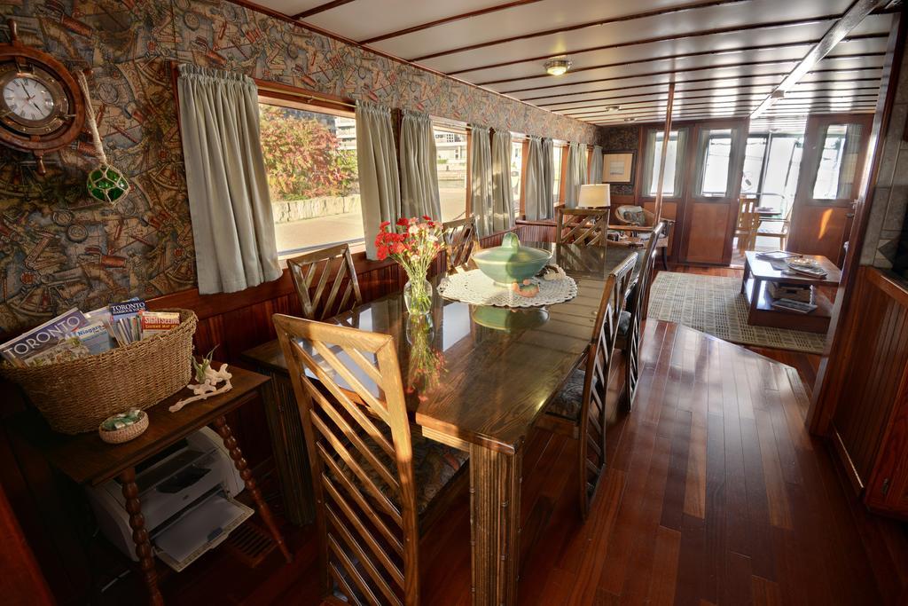 Bed and Breakfast Making Waves Boatel à Toronto Extérieur photo