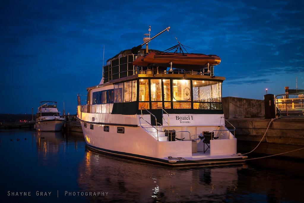 Bed and Breakfast Making Waves Boatel à Toronto Extérieur photo
