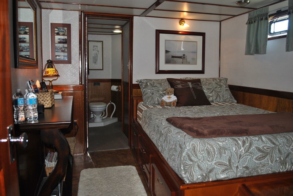Bed and Breakfast Making Waves Boatel à Toronto Extérieur photo