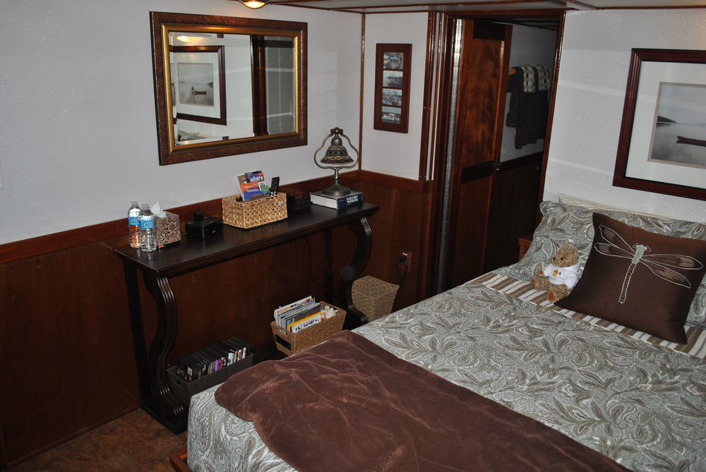Bed and Breakfast Making Waves Boatel à Toronto Extérieur photo