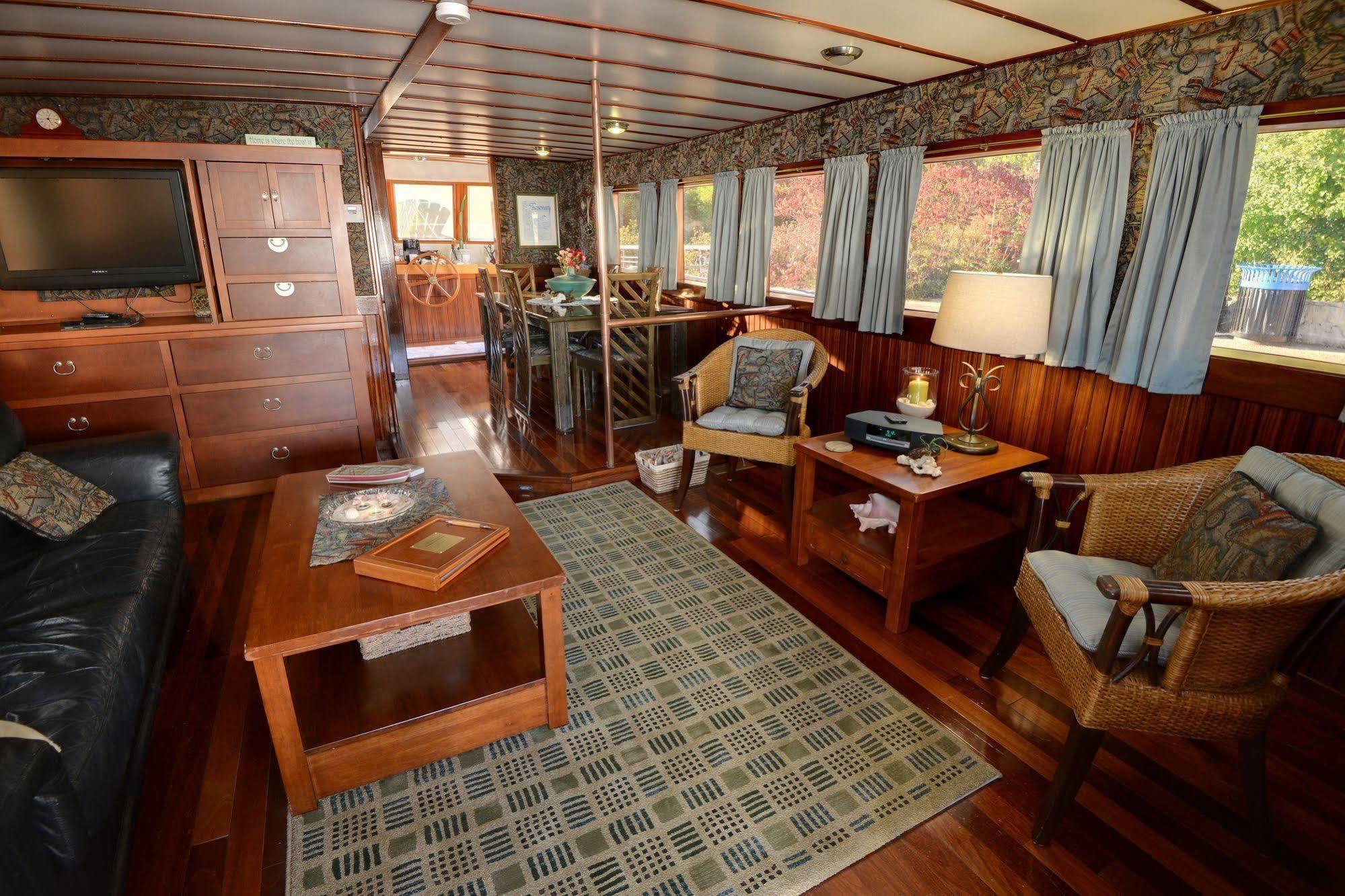 Bed and Breakfast Making Waves Boatel à Toronto Extérieur photo