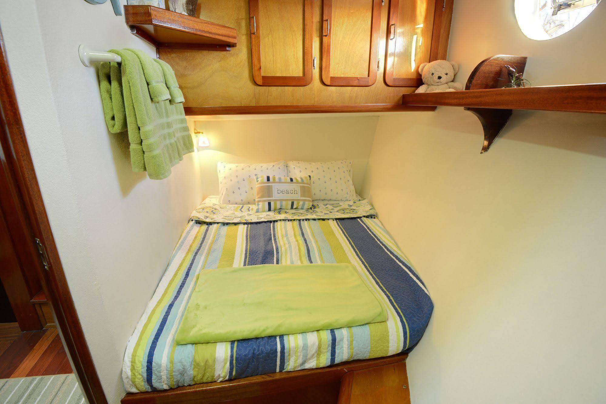 Bed and Breakfast Making Waves Boatel à Toronto Extérieur photo
