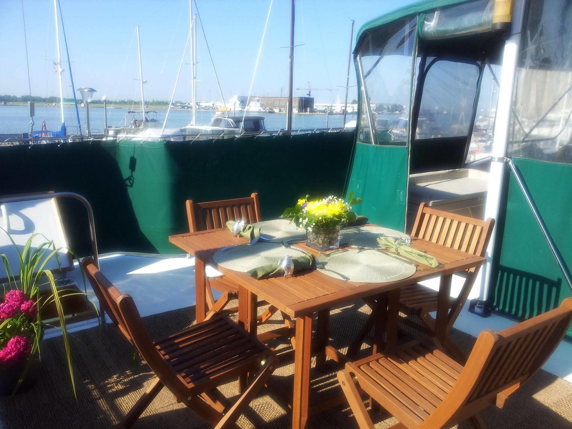 Bed and Breakfast Making Waves Boatel à Toronto Extérieur photo