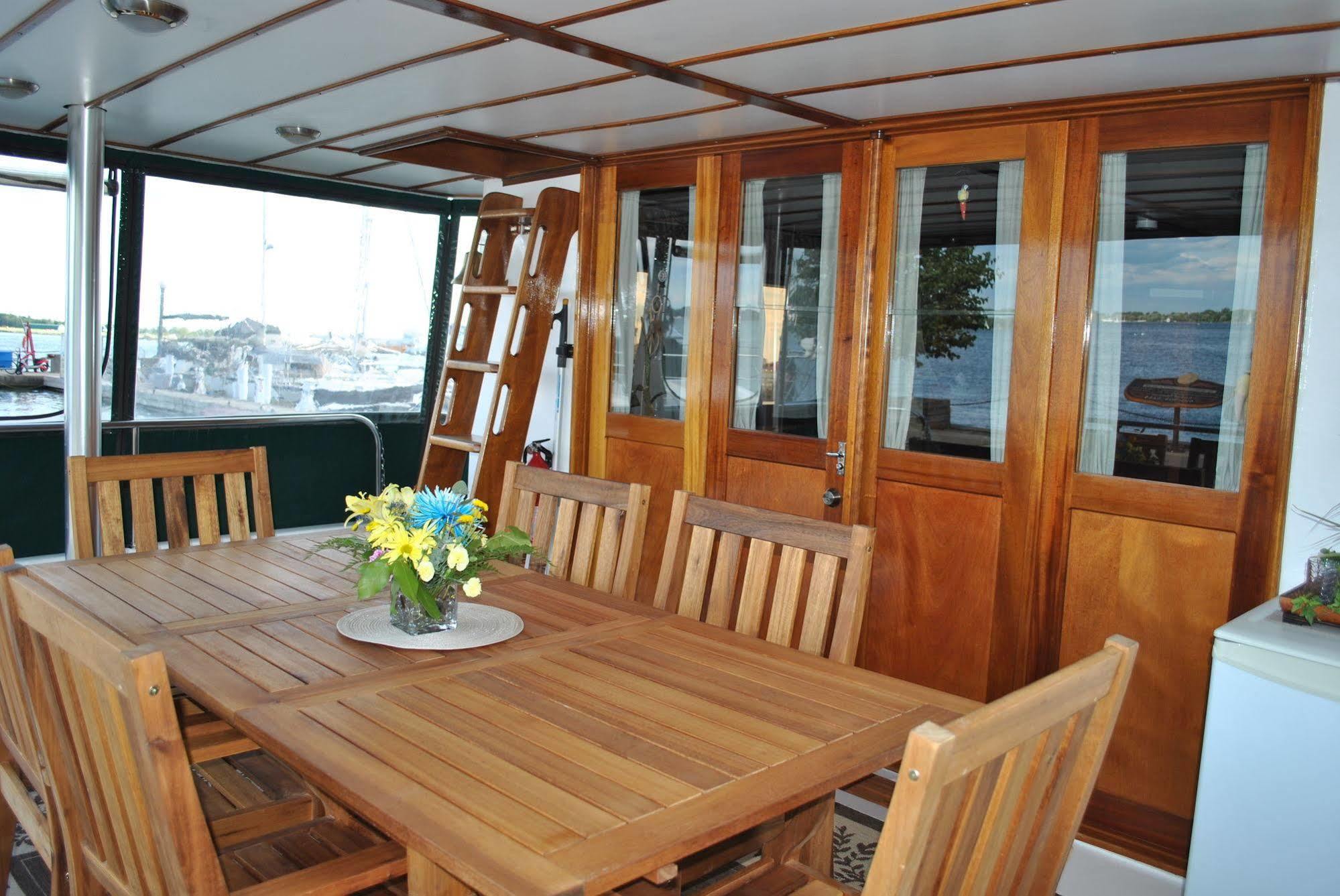 Bed and Breakfast Making Waves Boatel à Toronto Extérieur photo