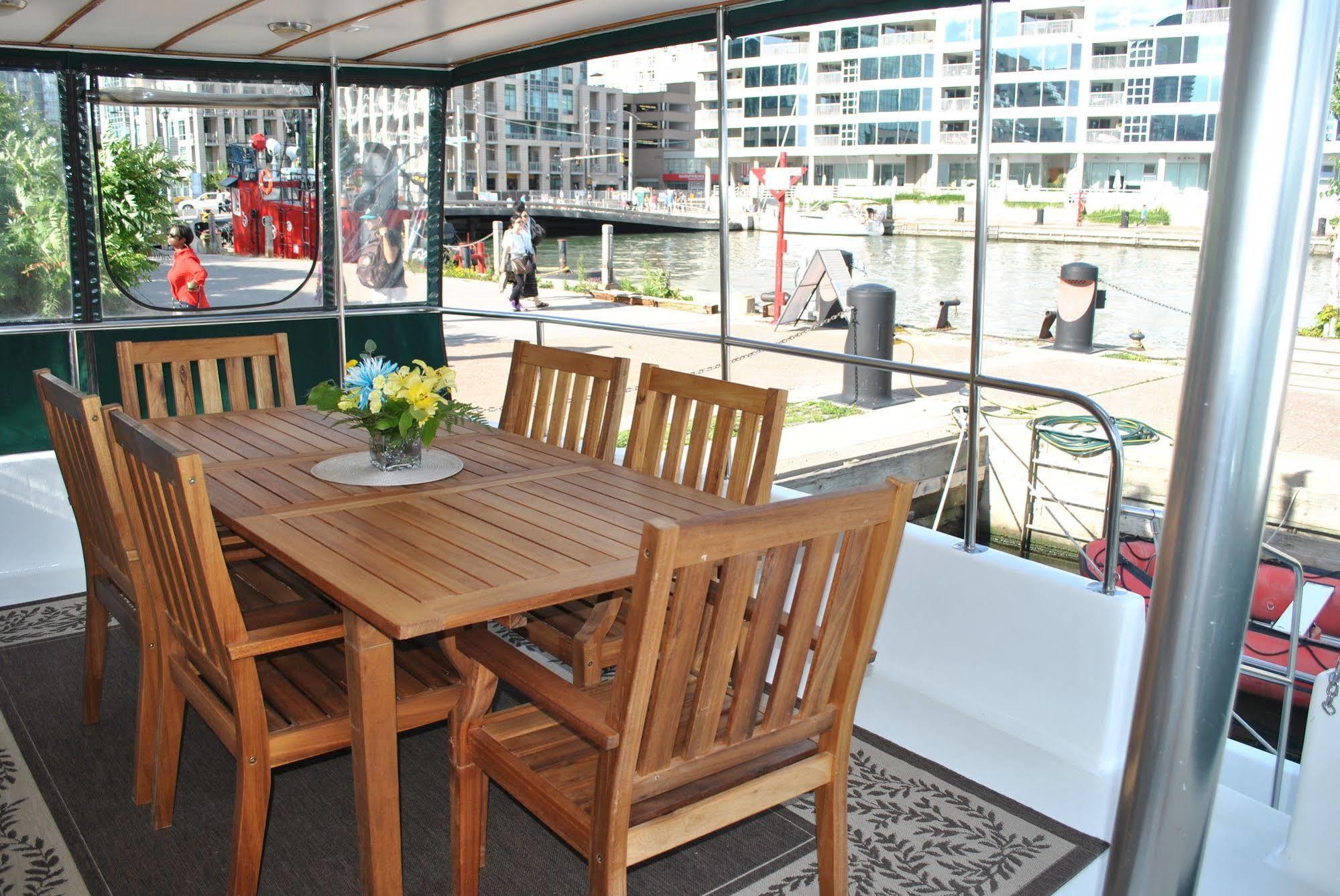 Bed and Breakfast Making Waves Boatel à Toronto Extérieur photo