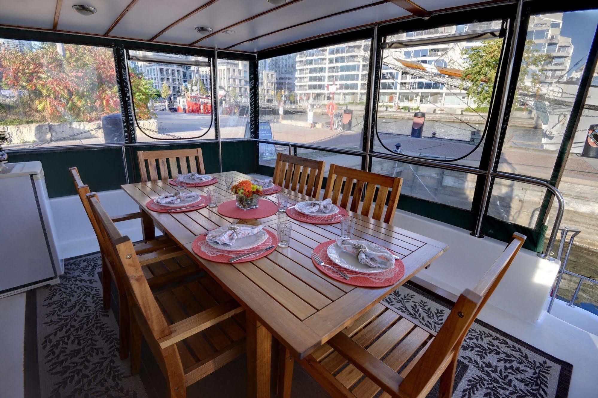 Bed and Breakfast Making Waves Boatel à Toronto Extérieur photo